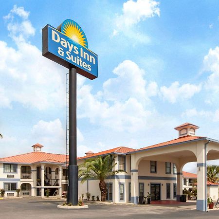 Days Inn & Suites By Wyndham Braunig Lake Elmendorf Екстер'єр фото
