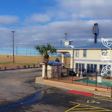 Days Inn & Suites By Wyndham Braunig Lake Elmendorf Екстер'єр фото