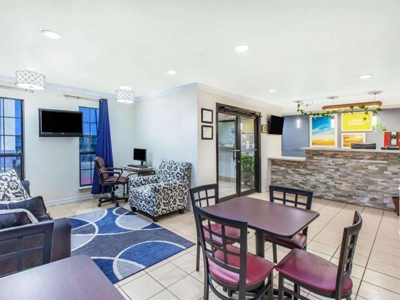 Days Inn & Suites By Wyndham Braunig Lake Elmendorf Екстер'єр фото