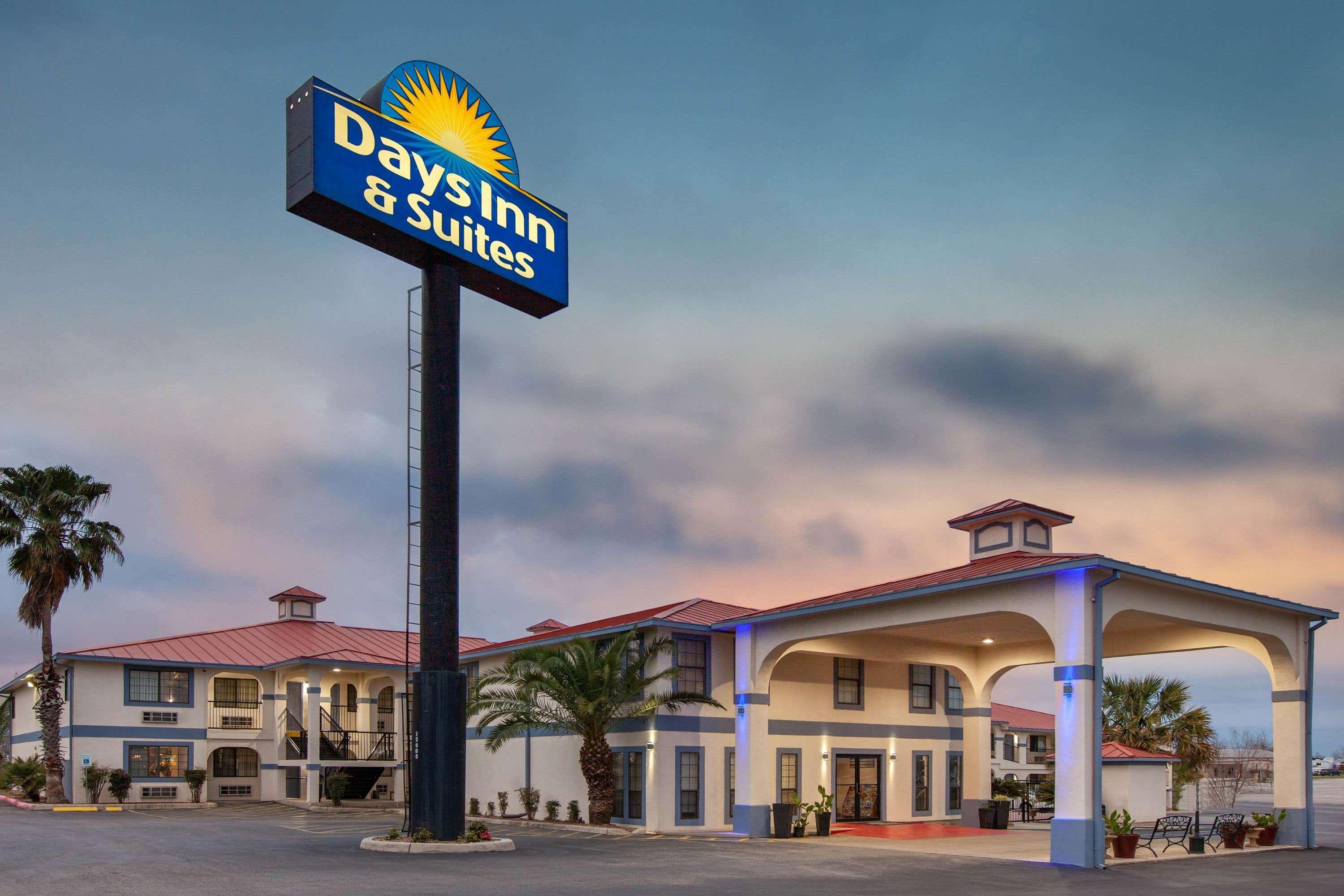 Days Inn & Suites By Wyndham Braunig Lake Elmendorf Екстер'єр фото