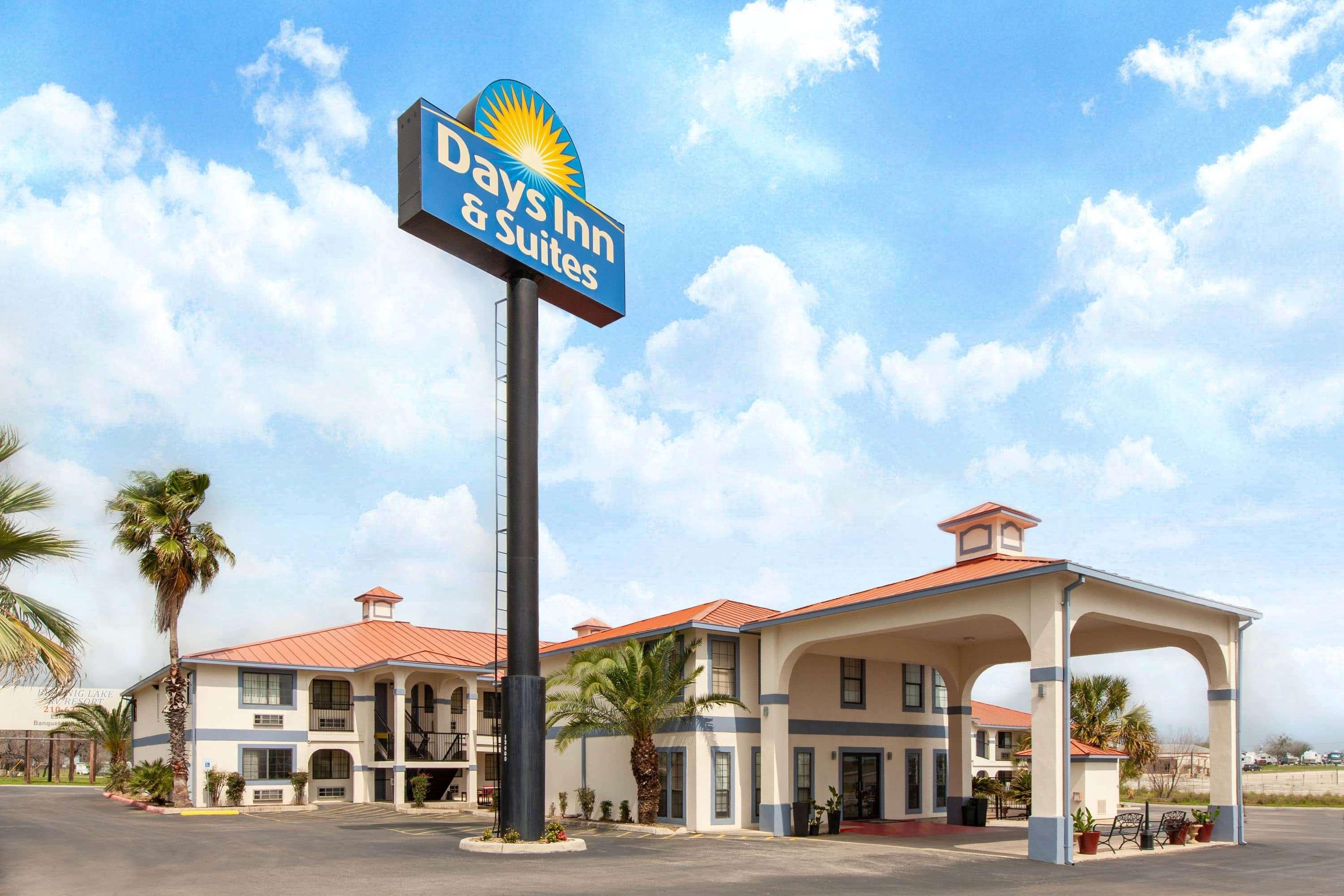 Days Inn & Suites By Wyndham Braunig Lake Elmendorf Екстер'єр фото