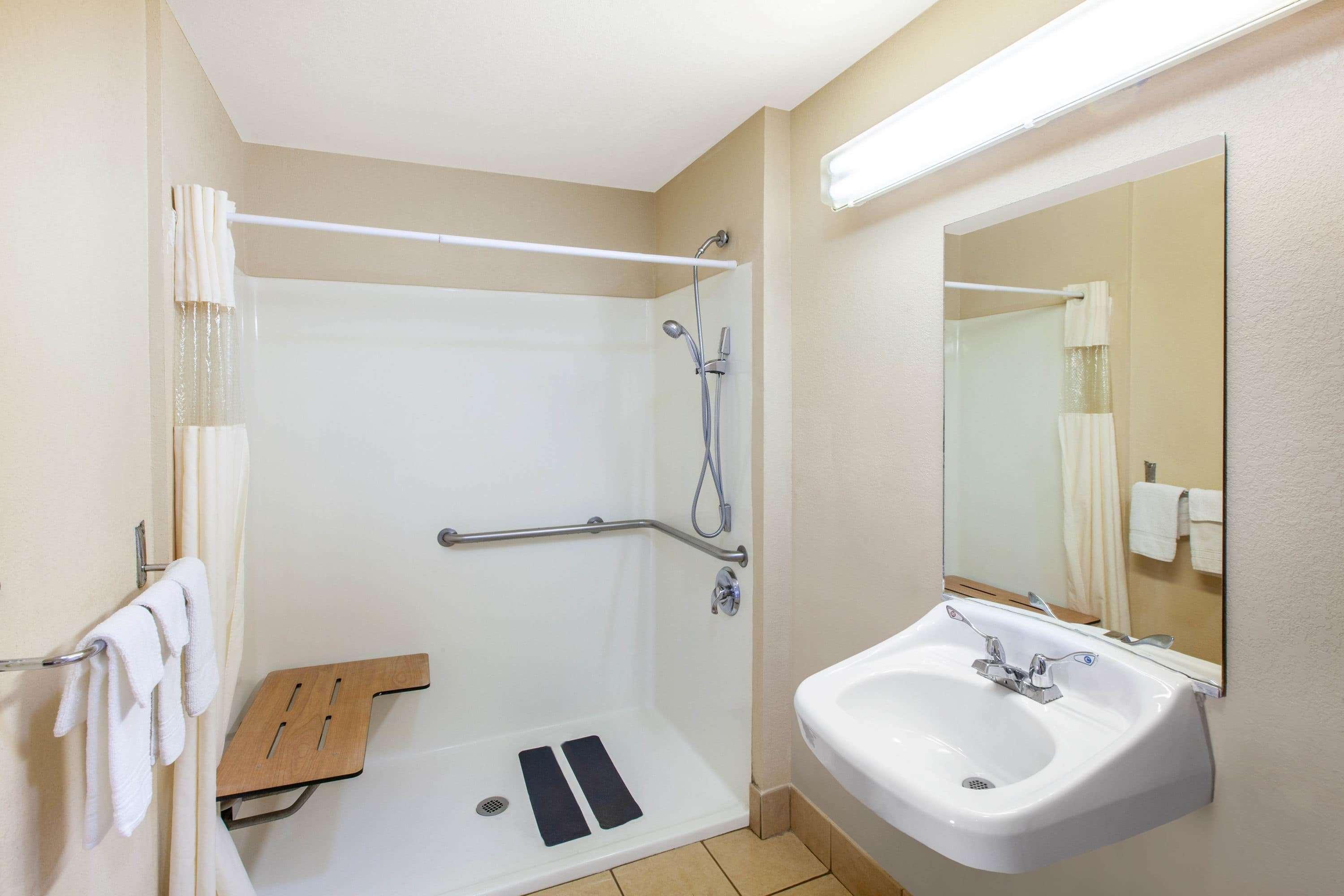 Days Inn & Suites By Wyndham Braunig Lake Elmendorf Екстер'єр фото