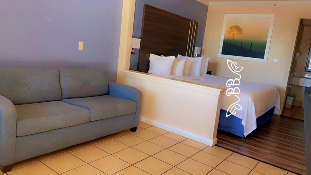 Days Inn & Suites By Wyndham Braunig Lake Elmendorf Екстер'єр фото